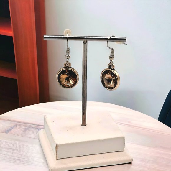 Teardrop Beaded Boutique Silver-tone Necklace Set with Pierced Dangling Earrings - Picture 3 of 6